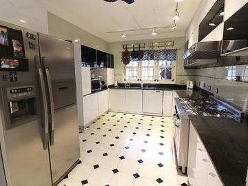 VENTA CASA OLIVOS 5 DORMITORIOS ESTILO INGLÉS