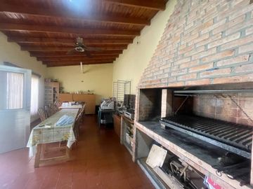 VENTA CHALET 4 AMB GARAGE QUINCHO PARQUE  QUILMES