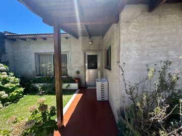 VENTA CHALET 4 AMB GARAGE QUINCHO PARQUE  QUILMES