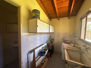 VENTA CHALET 4 AMB GARAGE QUINCHO PARQUE  QUILMES