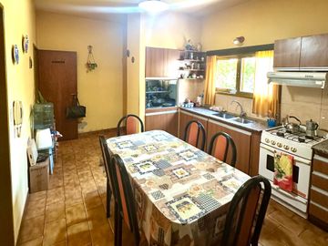 VENTA CHALET 4 AMB GARAGE QUINCHO PARQUE  QUILMES