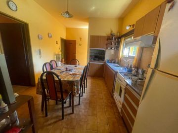 VENTA CHALET 4 AMB GARAGE QUINCHO PARQUE  QUILMES