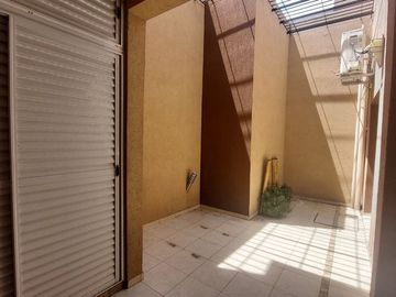 Venta casa 4 ambientes Quilmes cochera