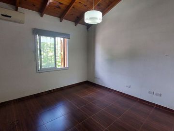 Venta casa 4 ambientes Quilmes cochera
