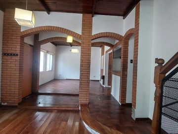 Venta casa 4 ambientes Quilmes cochera