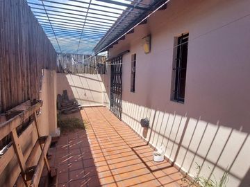 Venta casa 4 ambientes Quilmes cochera
