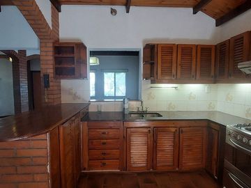 Venta casa 4 ambientes Quilmes cochera