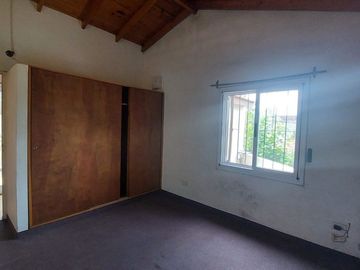 Venta casa 4 ambientes Quilmes cochera