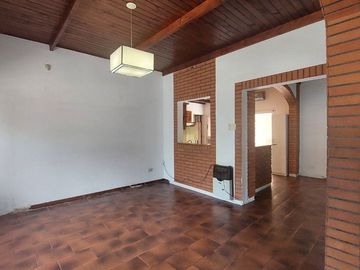 Venta casa 4 ambientes Quilmes cochera