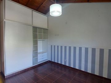 Venta casa 4 ambientes Quilmes cochera