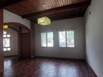 Venta casa 4 ambientes Quilmes cochera
