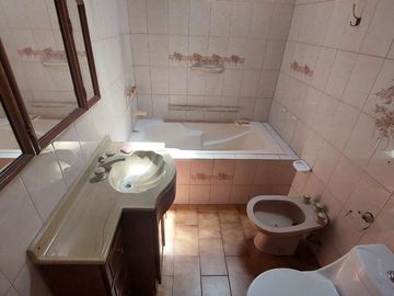Venta casa 4 ambientes Quilmes cochera