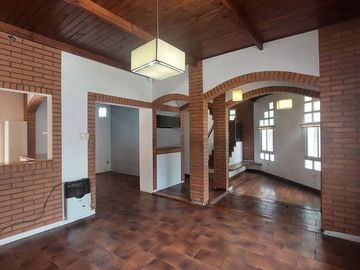 Venta casa 4 ambientes Quilmes cochera