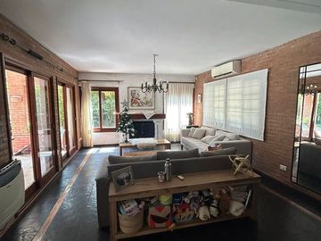 Venta casa 6 ambien. Barrio Las Glorias Benavidez.