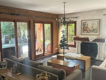 Venta casa 6 ambien. Barrio Las Glorias Benavidez.