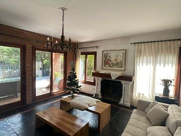 Venta casa 6 ambien. Barrio Las Glorias Benavidez.