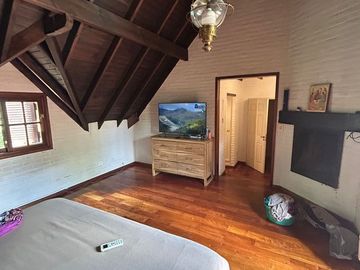 Venta casa 6 ambien. Barrio Las Glorias Benavidez.
