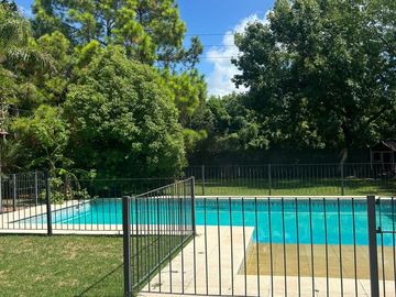 Venta casa 6 ambien. Barrio Las Glorias Benavidez.