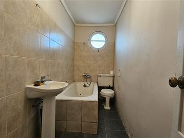 Casa en Venta en Amplio terreno con casa para remodelar en el corazon de Macul