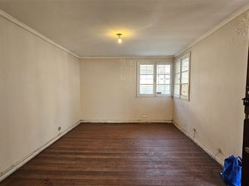 Casa en Venta en Amplio terreno con casa para remodelar en el corazon de Macul