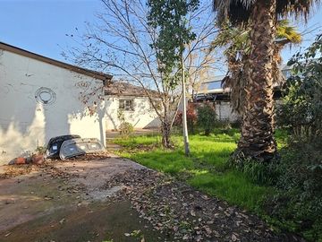 Casa en Venta en Amplio terreno con casa para remodelar en el corazon de Macul