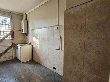 Casa en Venta en Amplio terreno con casa para remodelar en el corazon de Macul