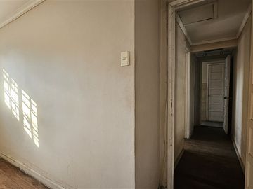 Casa en Venta en Amplio terreno con casa para remodelar en el corazon de Macul