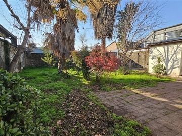 Casa en Venta en Amplio terreno con casa para remodelar en el corazon de Macul