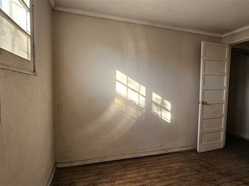 Casa en Venta en Amplio terreno con casa para remodelar en el corazon de Macul