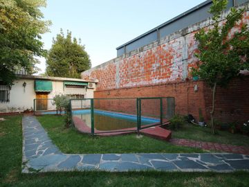 CASA EN VENTA MARTINEZ CON PILETA