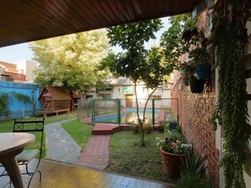 CASA EN VENTA MARTINEZ CON PILETA