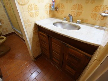 CASA EN VENTA MARTINEZ CON PILETA