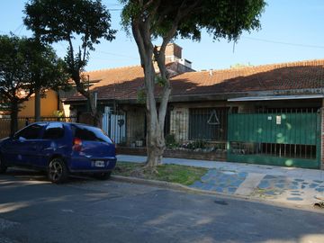 CASA EN VENTA MARTINEZ CON PILETA