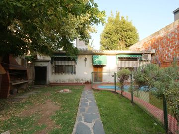 CASA EN VENTA MARTINEZ CON PILETA
