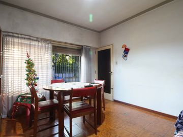 CASA EN VENTA MARTINEZ CON PILETA