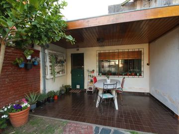 CASA EN VENTA MARTINEZ CON PILETA