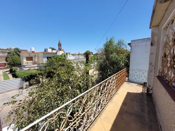 VENTA CASA ALTO ALBERDI APTO PROFESIONAL