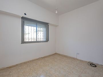 VENTA CASA  MULTIFAMILIAR  6 AMB.  APTA CREDITO