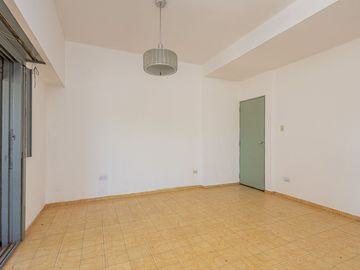 VENTA CASA  MULTIFAMILIAR  6 AMB.  APTA CREDITO