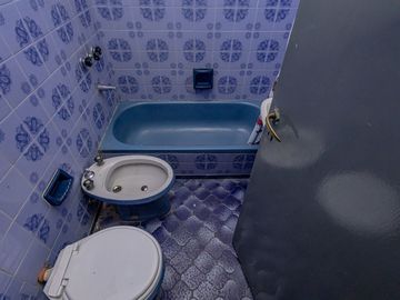 VENTA CASA  MULTIFAMILIAR  6 AMB.  APTA CREDITO