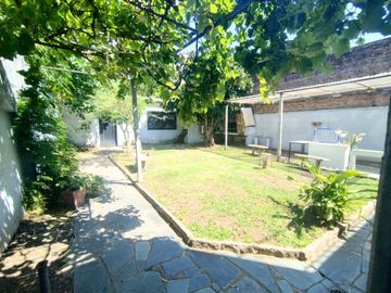 VENTA CASA  MULTIFAMILIAR  6 AMB.  APTA CREDITO