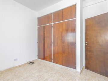 VENTA CASA  MULTIFAMILIAR  6 AMB.  APTA CREDITO