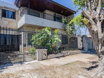VENTA CASA  MULTIFAMILIAR  6 AMB.  APTA CREDITO