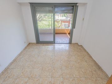 VENTA CASA  MULTIFAMILIAR  6 AMB.  APTA CREDITO