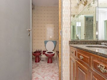 VENTA CASA  MULTIFAMILIAR  6 AMB.  APTA CREDITO
