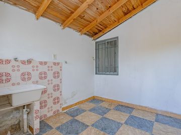 VENTA CASA  MULTIFAMILIAR  6 AMB.  APTA CREDITO