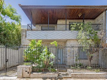 VENTA CASA  MULTIFAMILIAR  6 AMB.  APTA CREDITO