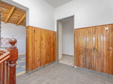 VENTA CASA  MULTIFAMILIAR  6 AMB.  APTA CREDITO