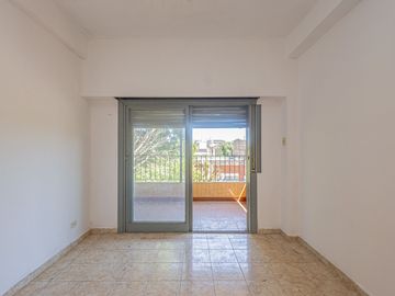 VENTA CASA  MULTIFAMILIAR  6 AMB.  APTA CREDITO