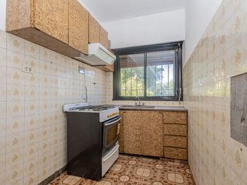 VENTA CASA  MULTIFAMILIAR  6 AMB.  APTA CREDITO